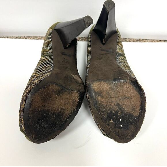 Donald J Pliner Ceci beaded green suede peep toe platform heels. 6.5 - Picture 4 of 8